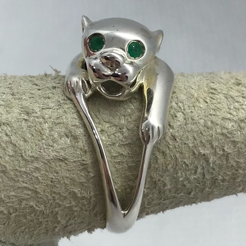 Size 8 sterling silver panther ring with emerald eyes